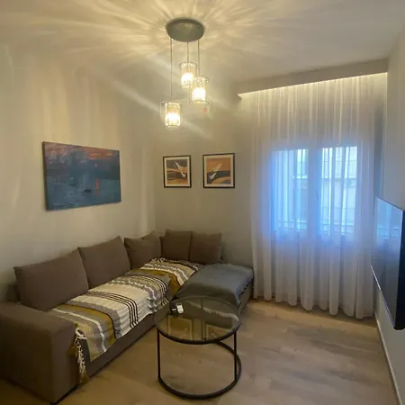Kostas Lux